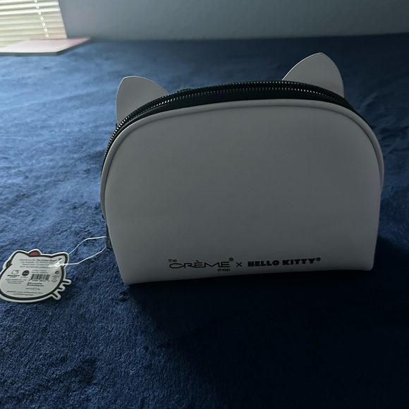 Hello kitty makeup bag - Picture 2 of 3